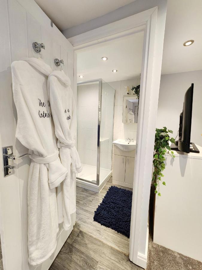 Studio Apartment The Den Colnbrook Exteriör bild
